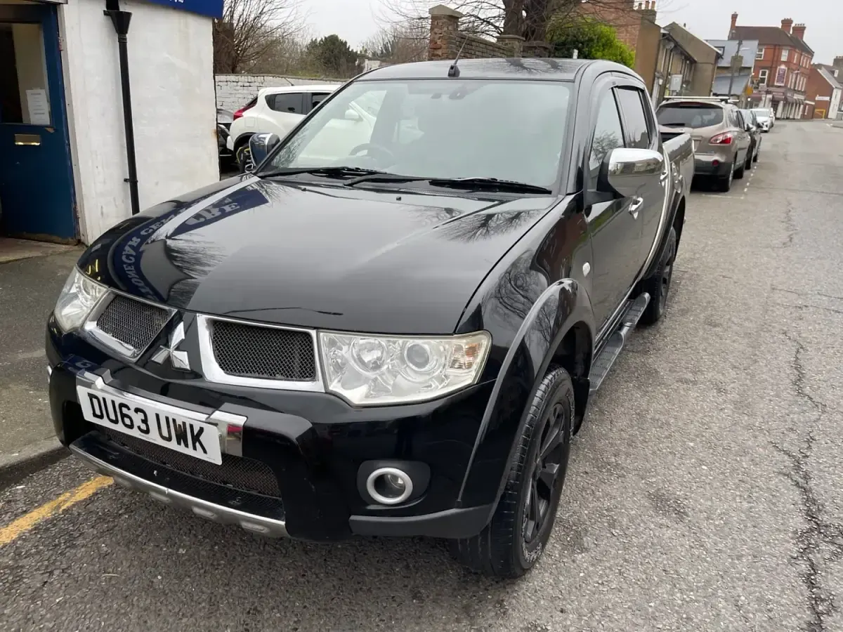 Second-hand Mitsubishi L200 176 CP (129 kW) 2013 Negru Pickup