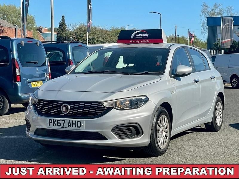 Begagnad Fiat Tipo Easy 120 HK (88 kW) 2017 Silver Halvkombi