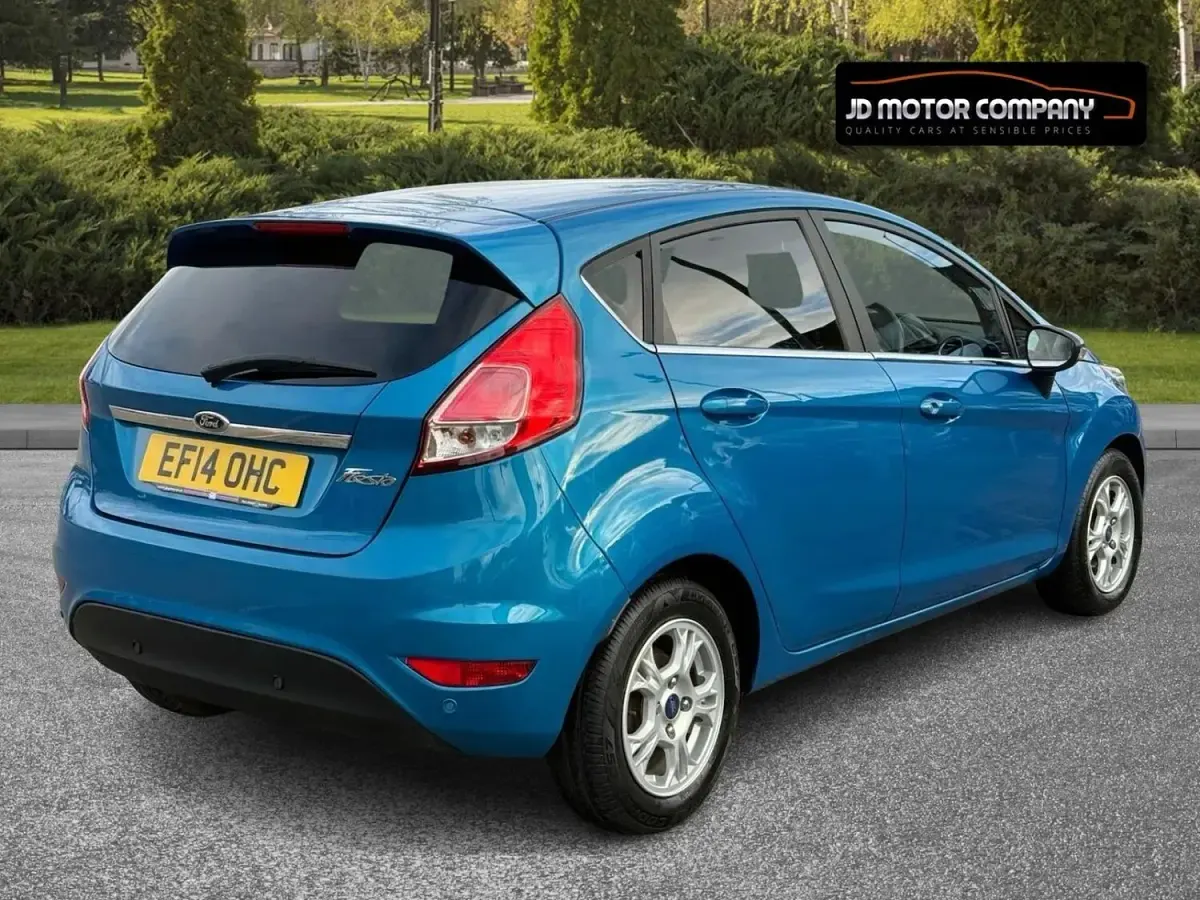 Used Ford Fiesta Titanium 95 HP (69 kW) 2014 Blue Hatchback