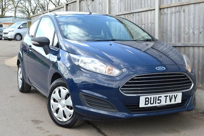 Usado Ford Fiesta Studio 82 HP (60 kW) 2015 Azul Citadino