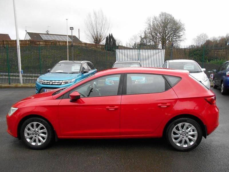 Begagnad Seat Leon SE 2014 Röd Halvkombi