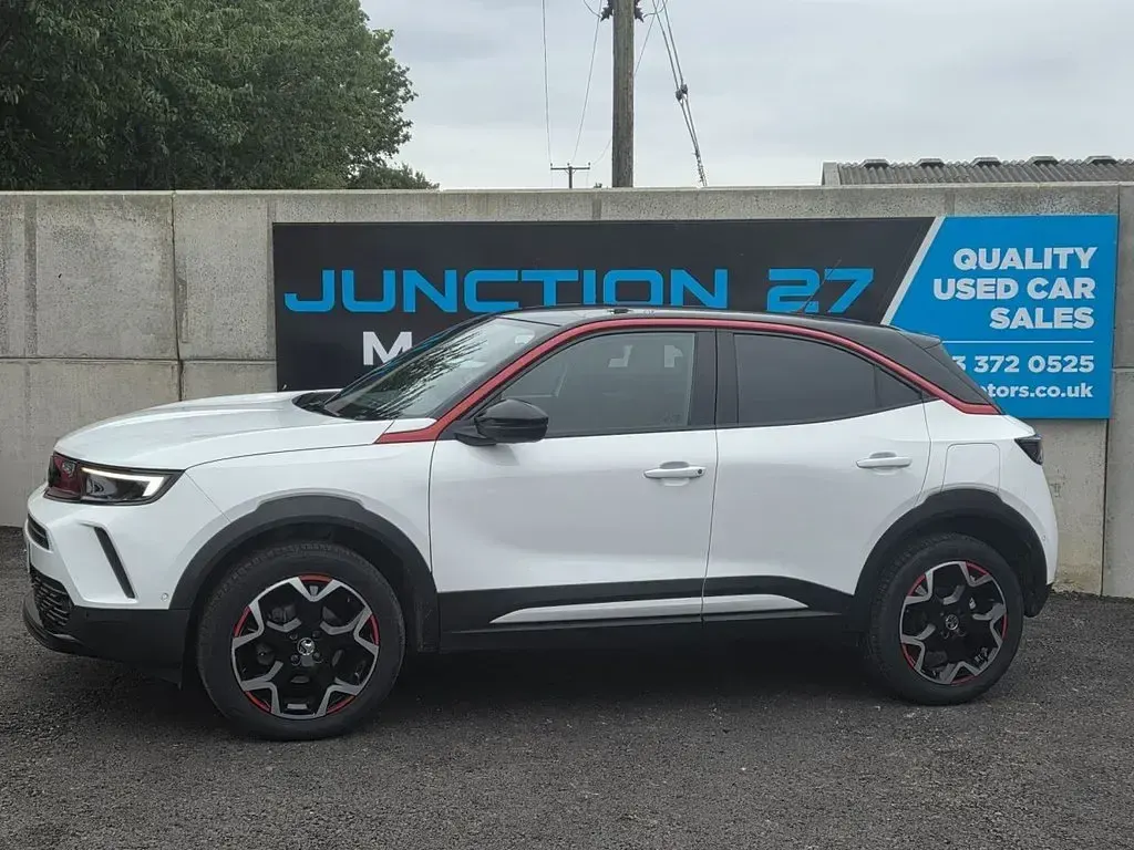 Used Vauxhall Mokka SRi 130 HP (95 kW) 2022 White SUV