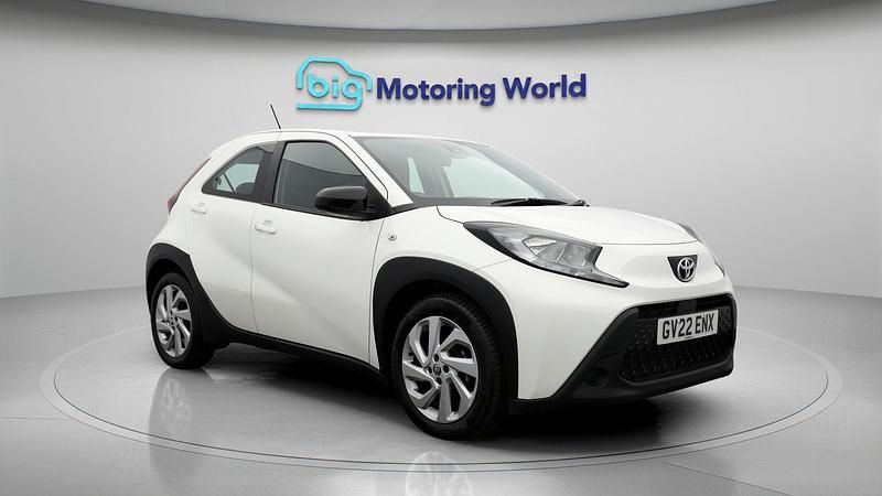 Used 2022 Toyota Aygo X PURE SUV | £11,400 (Good price) - Image 1/4
