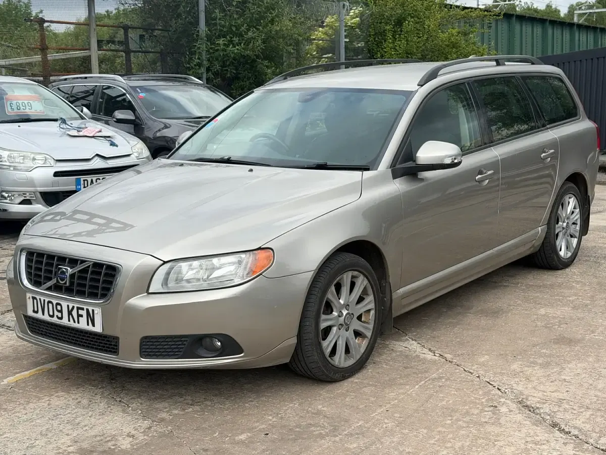 Used Volvo V70 SE 2009 Gold Estate