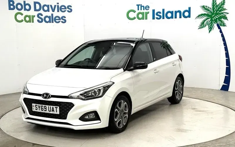 Used Hyundai i20 84 HP (61 kW) 2019 White Hatchback