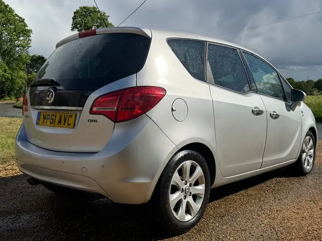 Used Vauxhall Meriva 130 HP (95 kW) 2011 Silver MPV