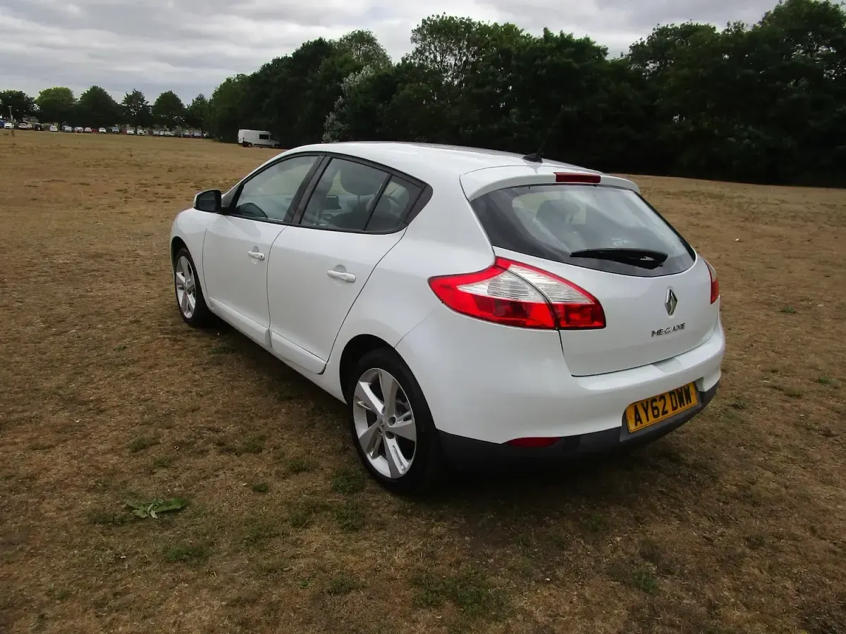 Used Renault Mégane III Dynamique 110 HP (80 kW) 2012 White Hatchback
