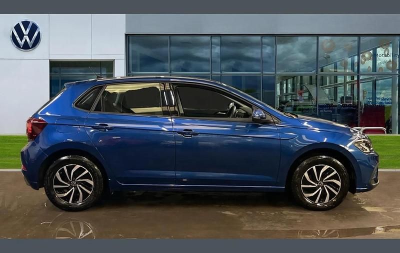 Used VW Polo Life 80 HP (58 kW) 2023 Reef blue metallic Hatchback