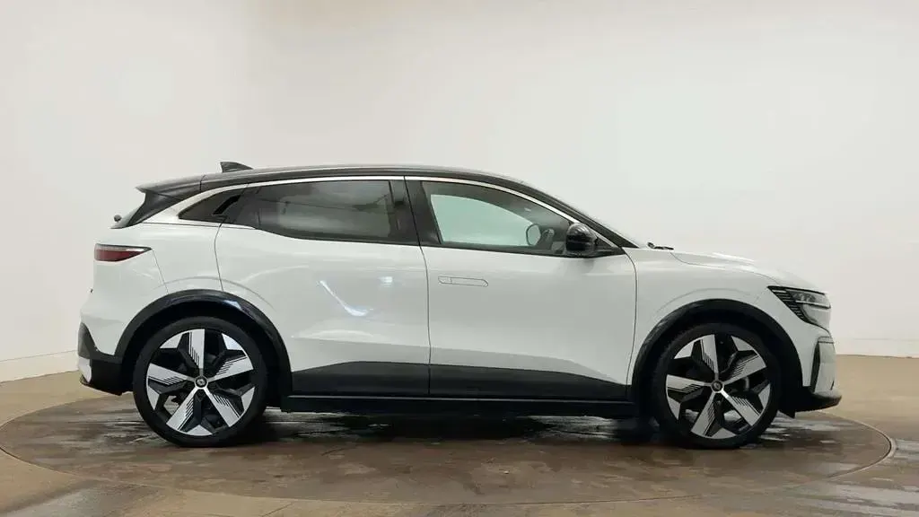 Used Renault Megane E-Tech Techno 160 kW (218 HP) 2024 White  Hatchback