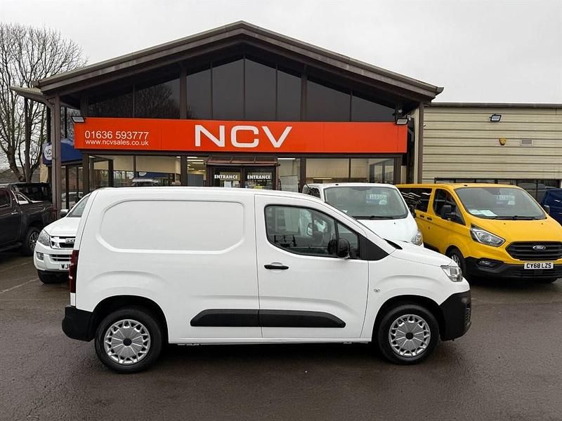 Used Citroën Berlingo 100 HP (73 kW) 2022 White MPV