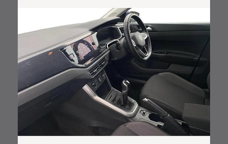 Used VW Polo Life 80 HP (58 kW) 2024 Vibrant violet Hatchback