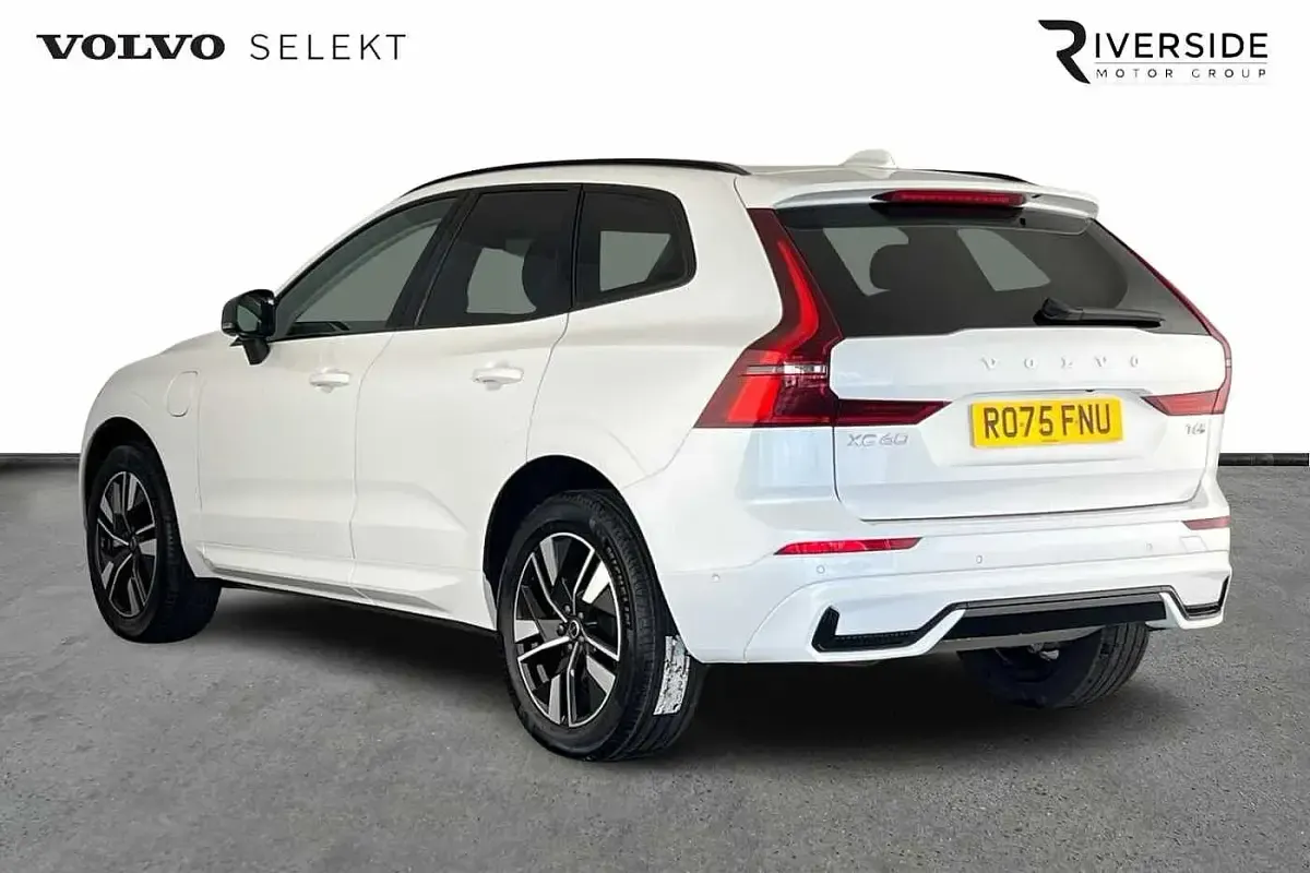 Used Volvo XC60 Plus 350 HP (257 kW) 2025 Crystal white SUV