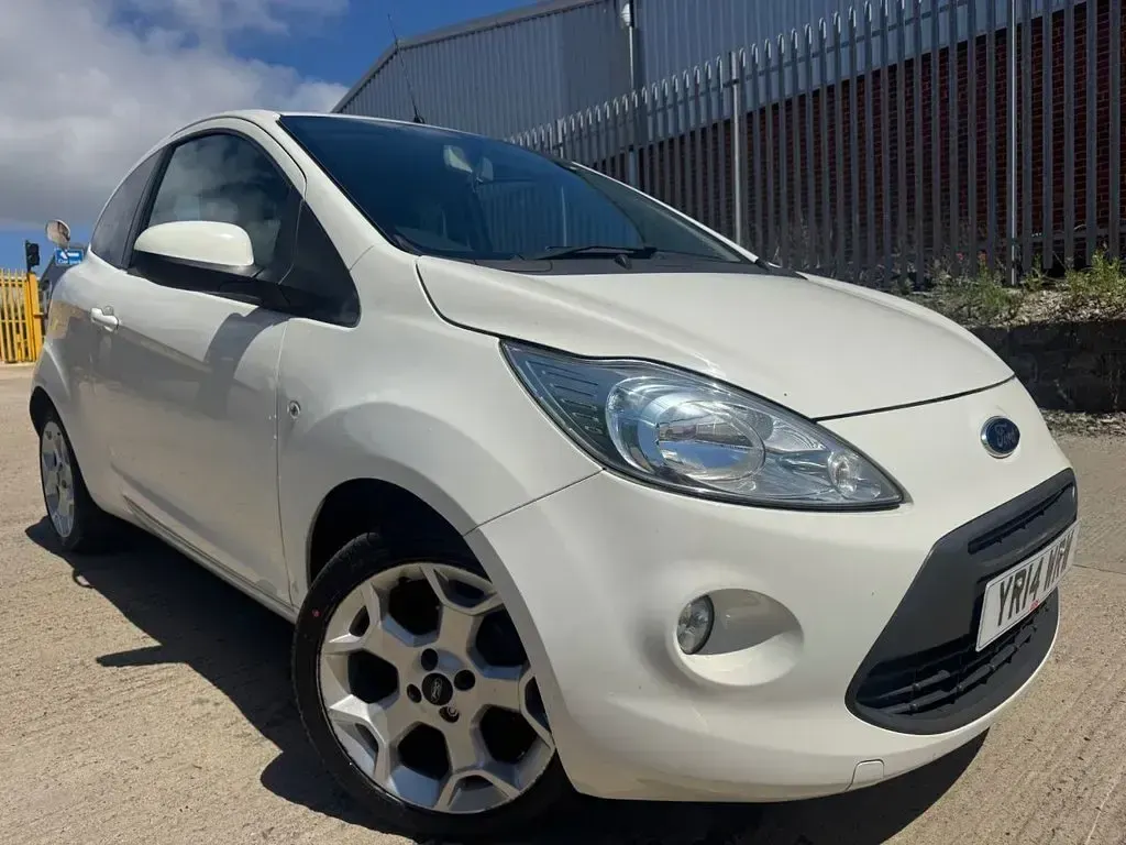 Used Ford Ka Zetec 69 HP (50 kW) 2014 White Hatchback