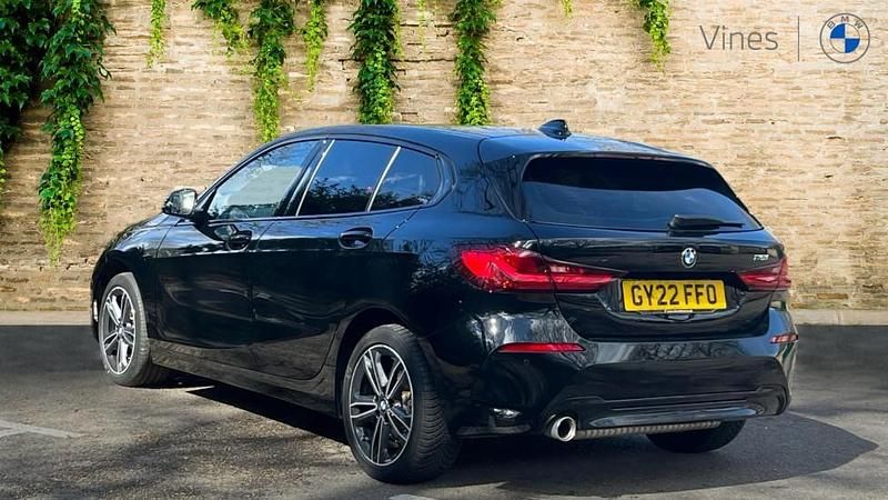 Usado BMW 118 Sport Line 134 HP (98 kW) 2022 Preto Citadino