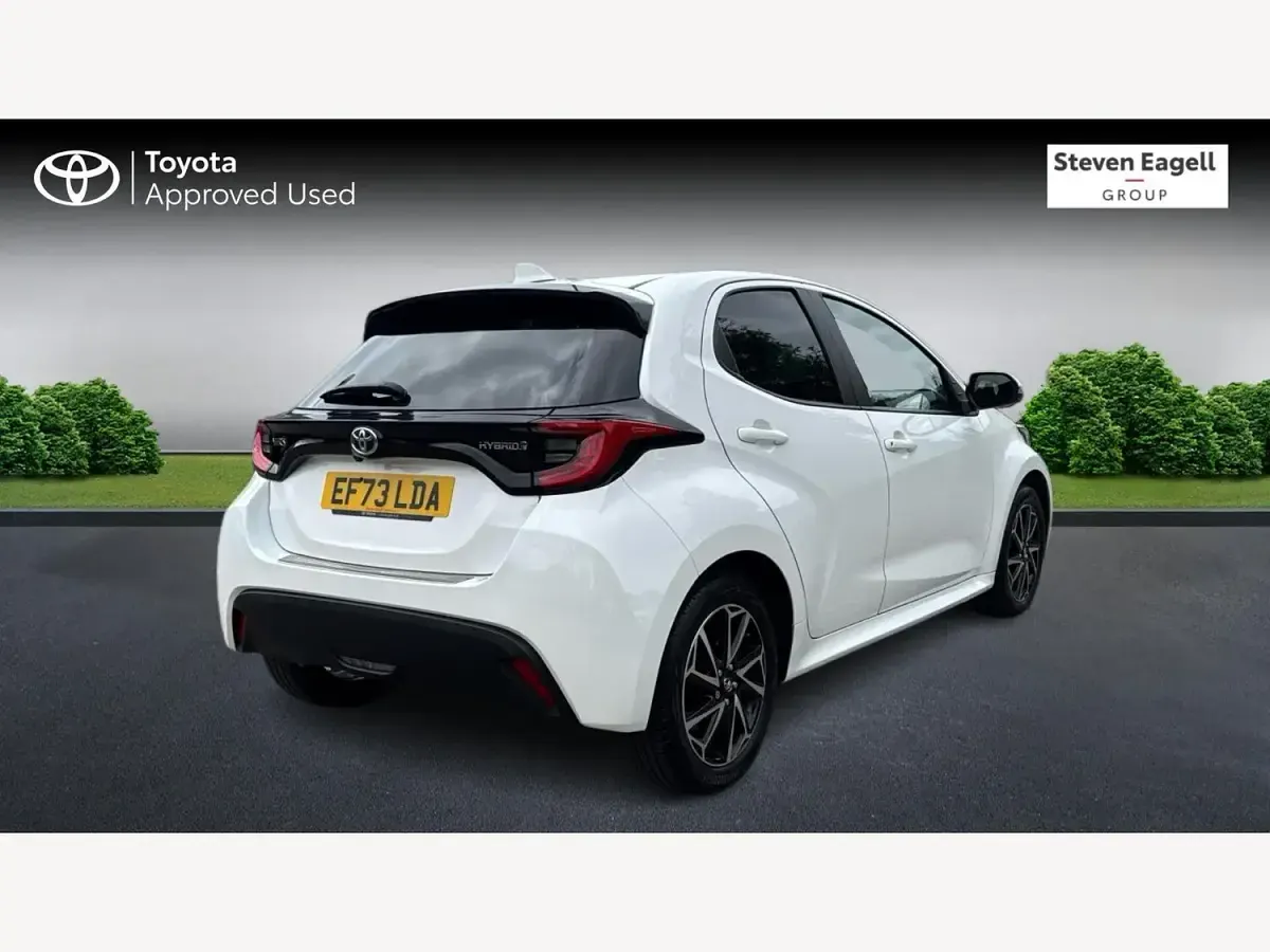 Used Toyota Yaris Design 2024 White Hatchback