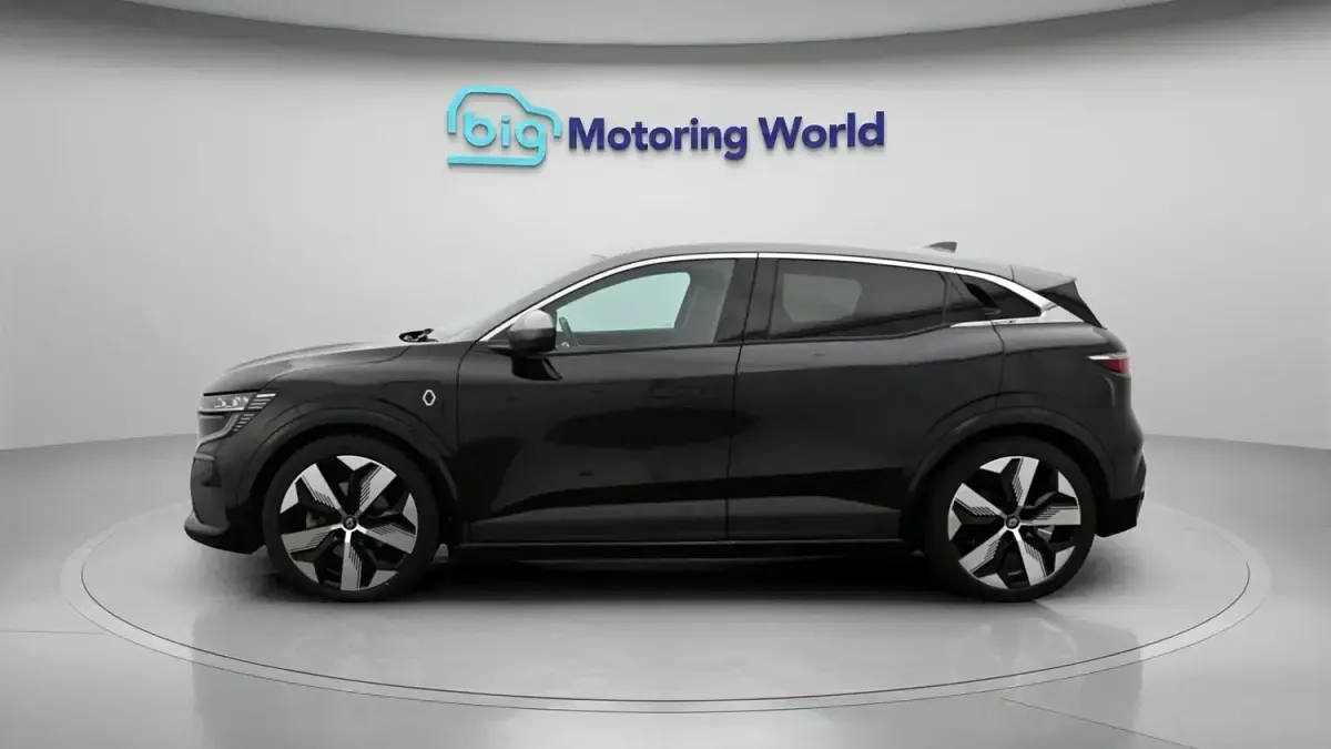 Used Renault Megane E-Tech Techno 161 kW (220 HP) 2022 Black/grey Hatchback