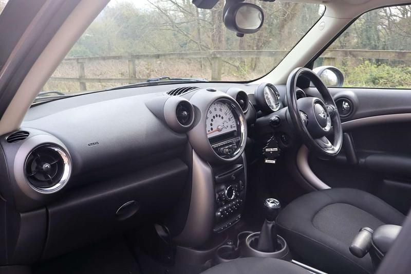 Used Mini Cooper D Countryman 112 HP (82 kW) 2010 Brown SUV