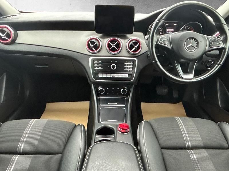 Used Mercedes GLA180 Urban 122 HP (89 kW) 2019 Red SUV