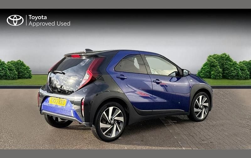 Used Toyota Aygo X 72 HP (52 kW) 2023 Juniper blue bitone SUV