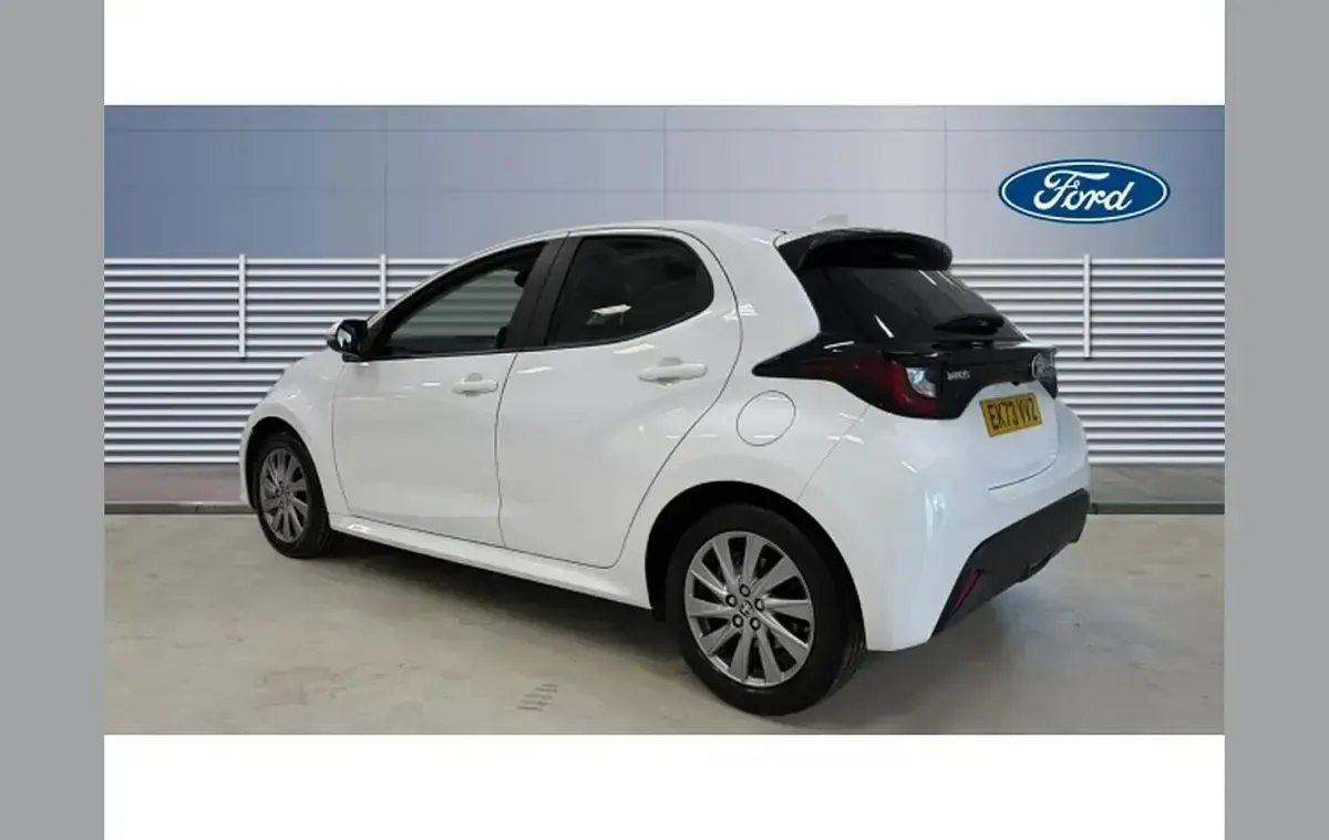 Used Toyota Yaris 116 HP (85 kW) 2023 White Hatchback