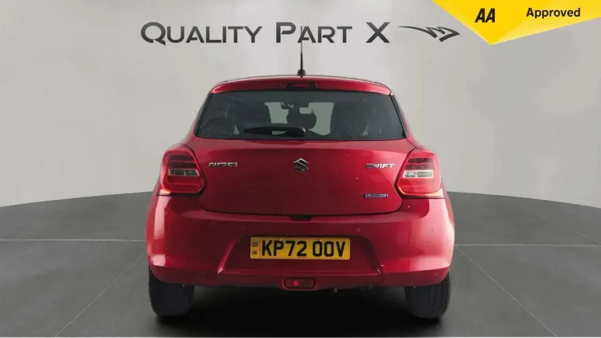 Begagnad Suzuki Swift SZ5 83 HK (61 kW) 2022 Röd Halvkombi