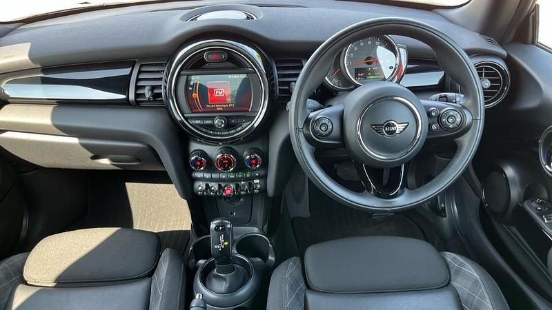 Used Mini Cooper Hatch 134 HP (98 kW) 2018 Blue Hatchback