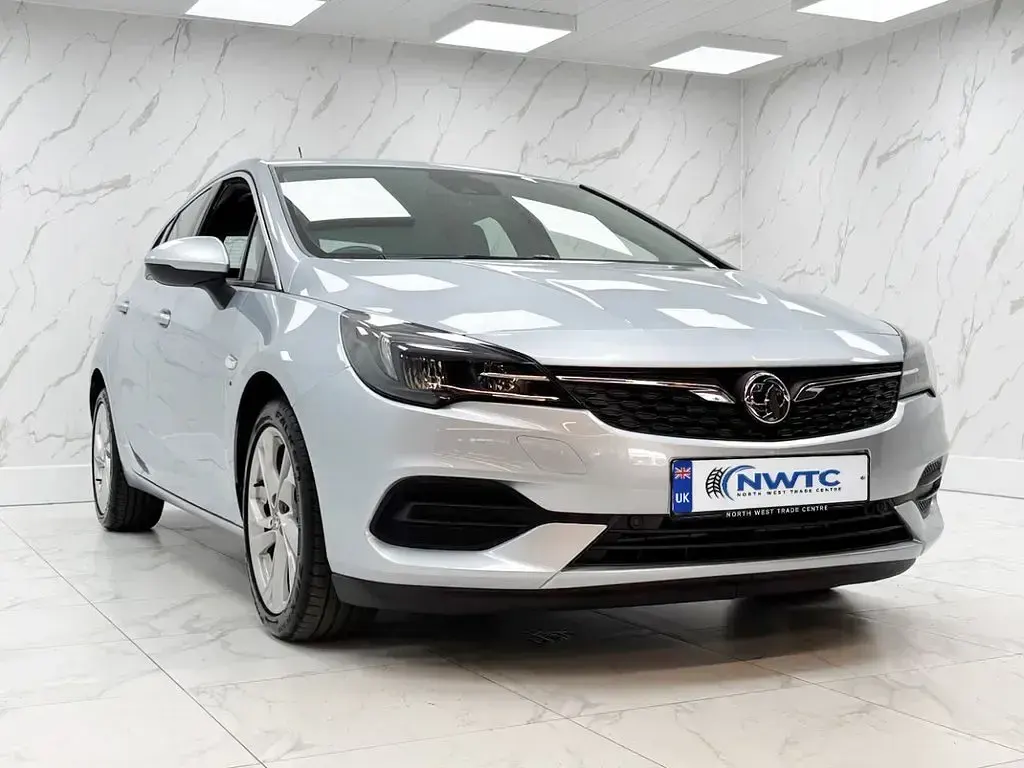 Used Vauxhall Astra SRi 145 HP (106 kW) 2020 Silver Hatchback