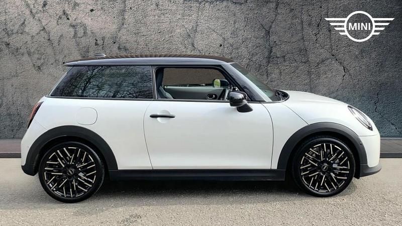 Używany Mini Cooper Hatch 113 kW (154 KM) 2025 Biały Hatchback