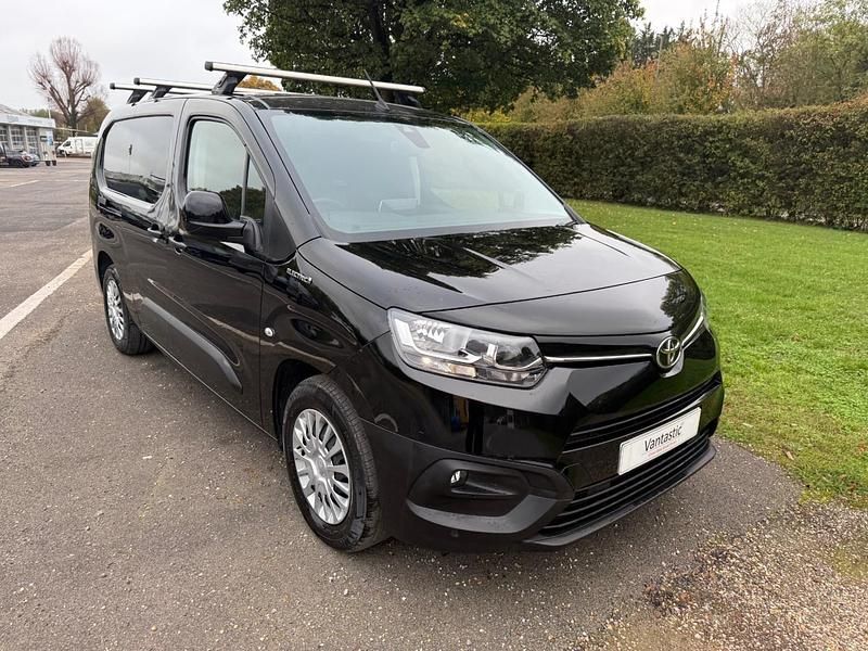 Black Used 2022 Toyota Proace Van | £10,550 - Image 1/4