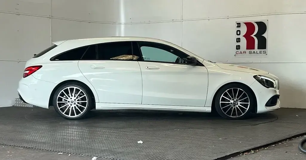 Used Mercedes CLA200 Shooting Brake AMG line 136 HP (100 kW) 2017 White Estate