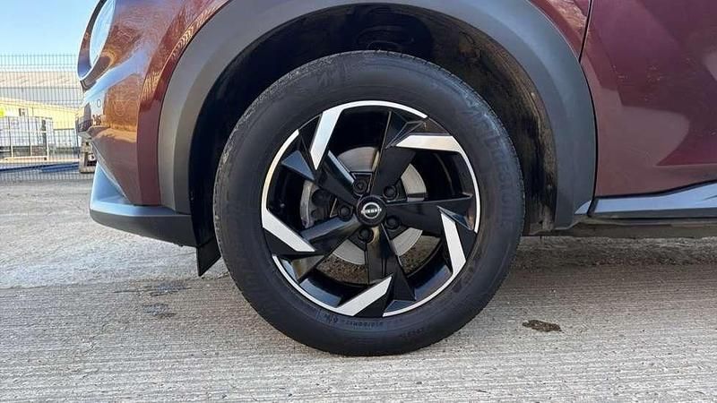 Used Nissan Juke N-Connecta 114 HP (83 kW) 2023 Red SUV