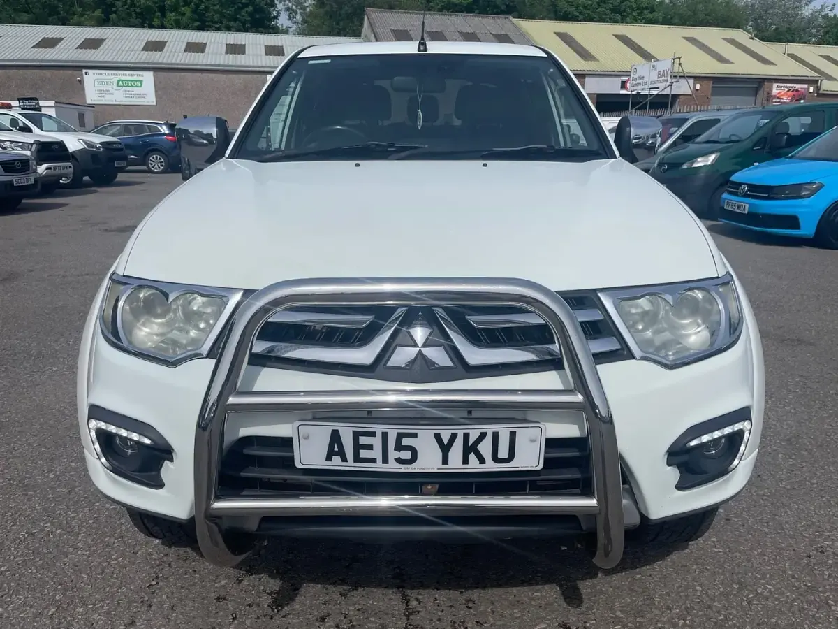 Used Mitsubishi L200 176 HP (129 kW) 2015 White Pickup