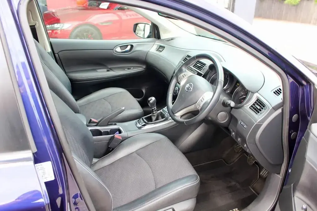 Used Nissan Pulsar N-Connecta 190 HP (139 kW) 2016 Blue Hatchback