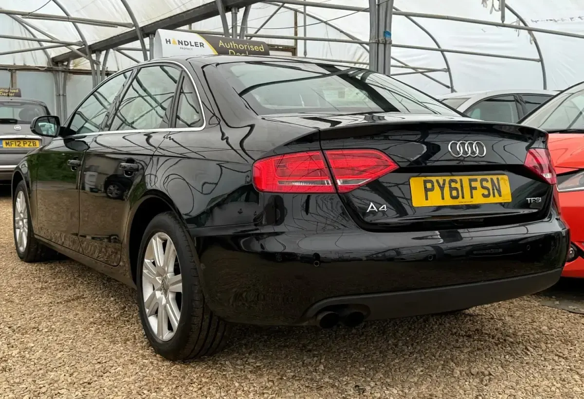 Usado Audi A4 211 CV (155 kW) 2012 Negro Berlina