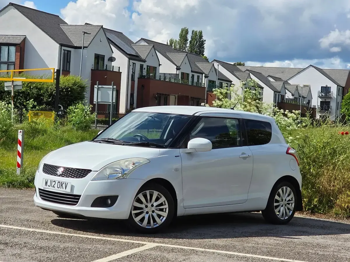 Used Suzuki Swift SZ4 94 HP (69 kW) 2012 White Hatchback