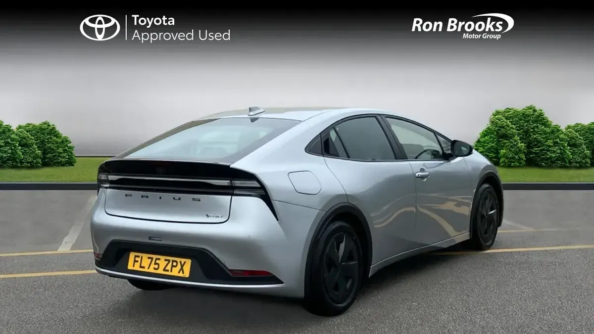 Used Toyota Prius Design 2025 Silver Hatchback
