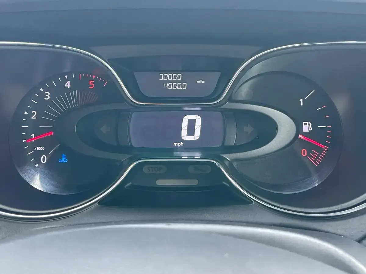 Used Renault Captur Dynamique 90 HP (66 kW) 2016 Blue SUV
