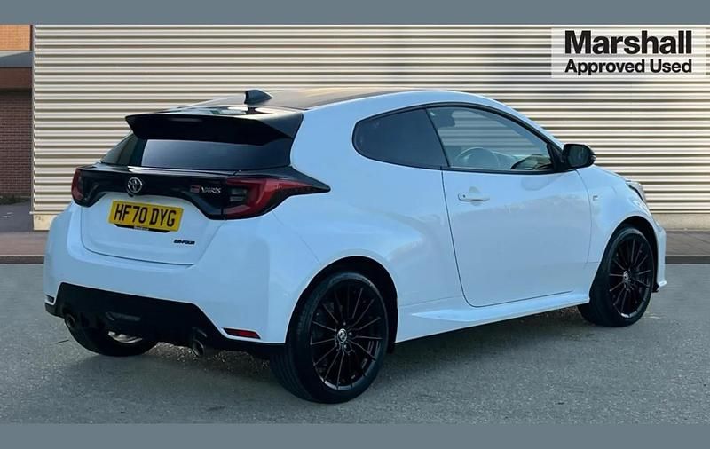 Used Toyota Yaris 257 HP (189 kW) 2021 White Hatchback