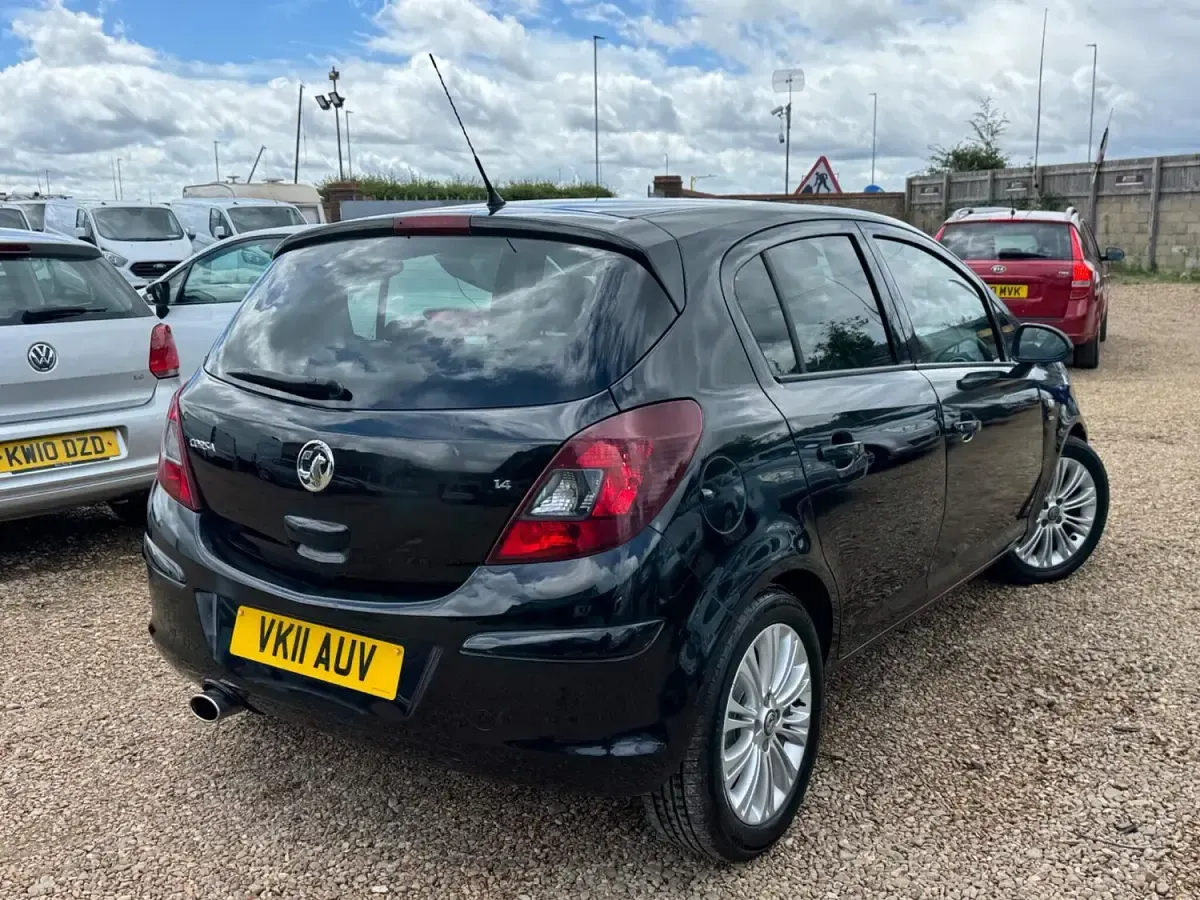 Used Vauxhall Corsa 90 HP (66 kW) 2011 Black Hatchback