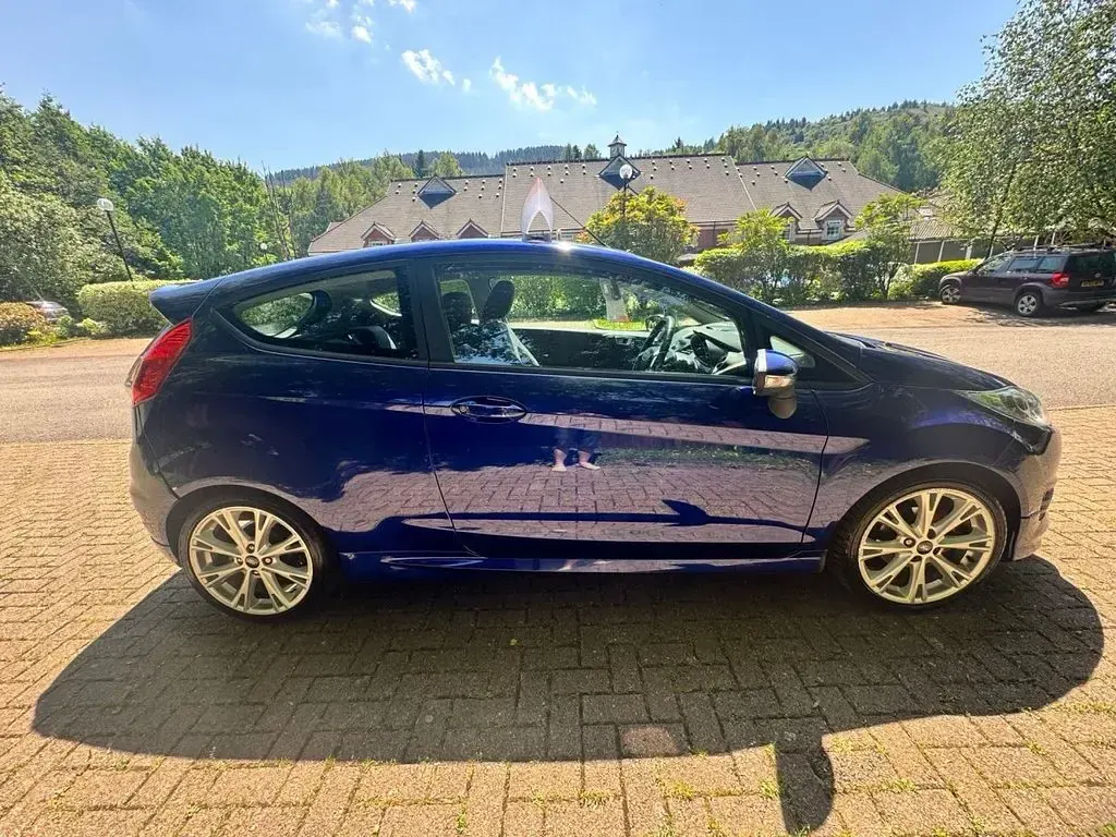 Used Ford Fiesta Zetec 125 HP (91 kW) 2013 Blue Hatchback