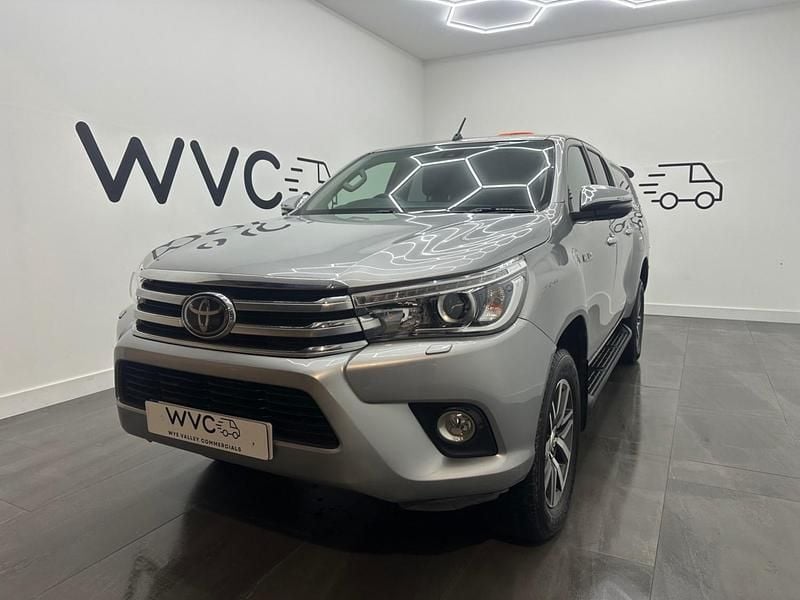 Used Toyota HiLux 150 HP (110 kW) 2018 Silver Pickup