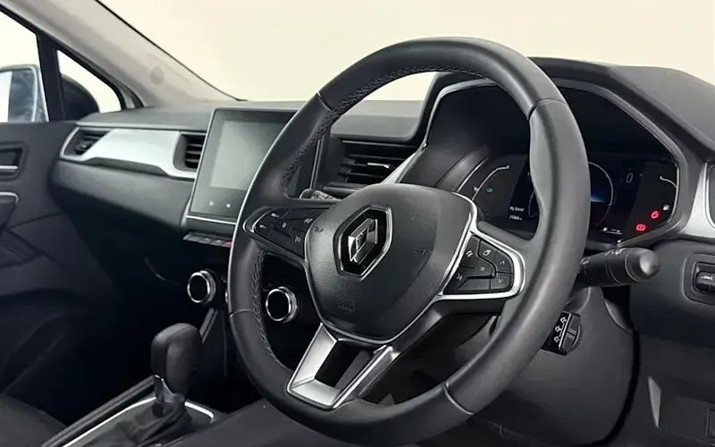 Used Renault Captur Techno 143 HP (105 kW) 2023 White/black SUV
