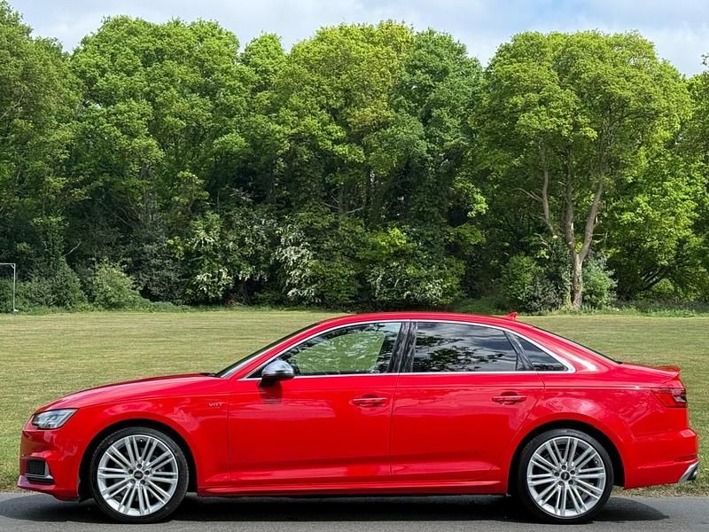 Used Audi A4 Advanced 354 HP (260 kW) 2017 Red Sedan