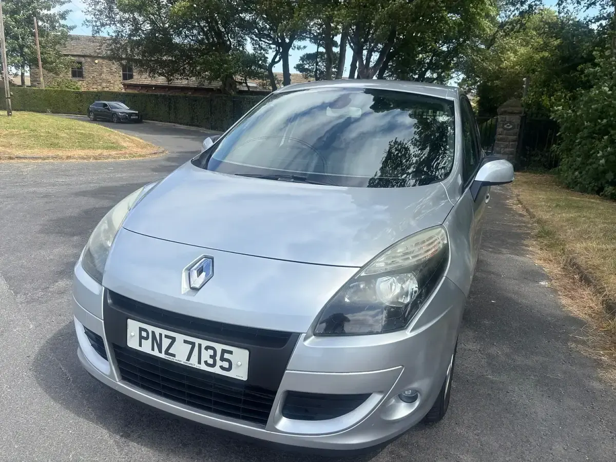 Used Renault Scénic III Dynamique 110 HP (80 kW) 2011 Silver MPV
