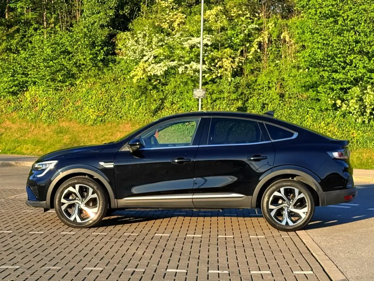 Begagnad Renault Arkana Techno 2024 Svart SUV