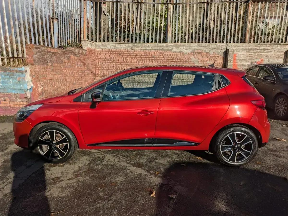 Used Renault Clio Dynamique 75 HP (55 kW) 2014 Red Hatchback