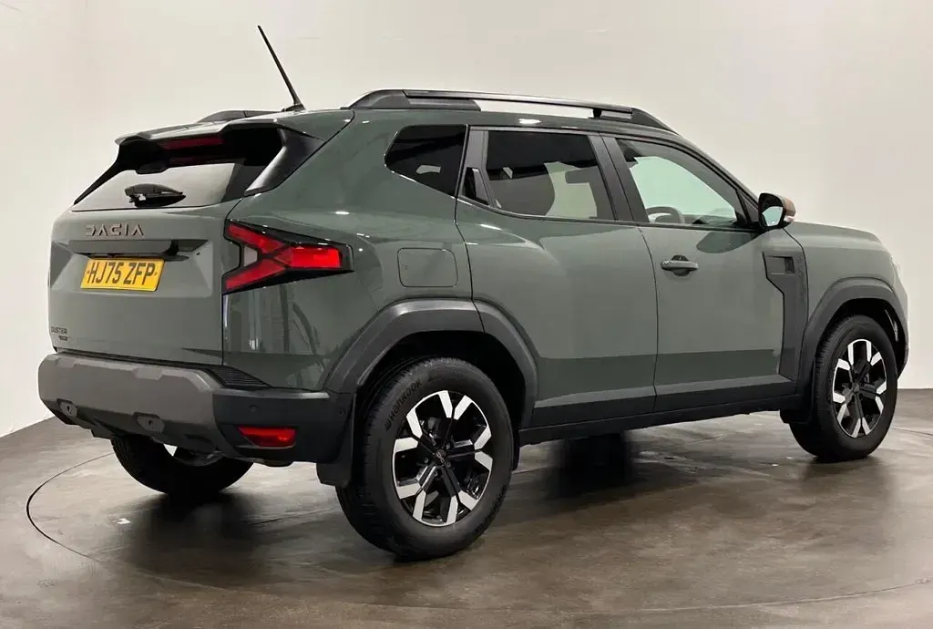 Used Dacia Duster Extreme 143 HP (105 kW) 2025 Green Hatchback