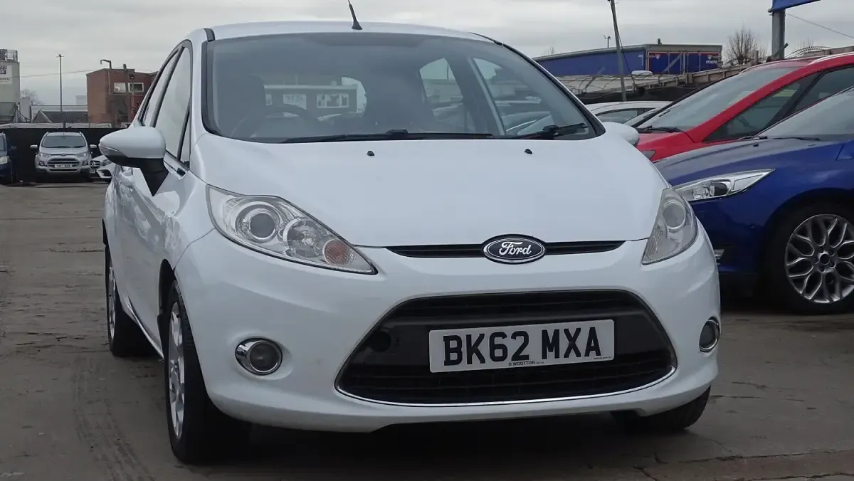 Used Ford Fiesta Zetec 96 HP (70 kW) 2012 White Hatchback