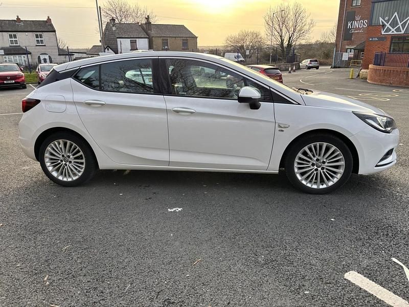 Used Vauxhall Astra Elite 2018 White Hatchback