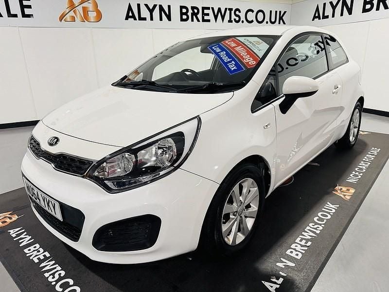 Clear white Used 2014 Kia Rio 2 Hatchback | £4,499 (Fair price) - Image 1/4
